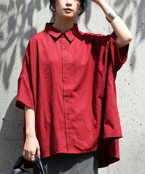 antiqua(アンティカ)の「前後差 ドルマン シャツ(シャツ/ブラウス・レディース・ブラック/ネイビー/ホワイト系その他/レッド・P/R)」の4枚目の写真