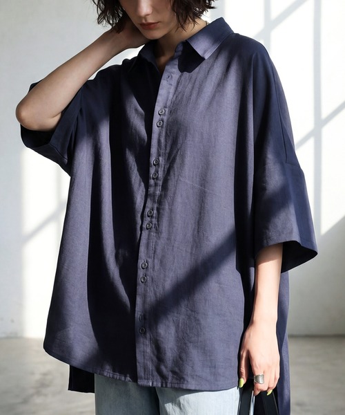 antiqua(アンティカ)の「前後差 ドルマン シャツ(シャツ/ブラウス・レディース・ブラック/ネイビー/ホワイト系その他/レッド・P/R)」の13枚目の写真