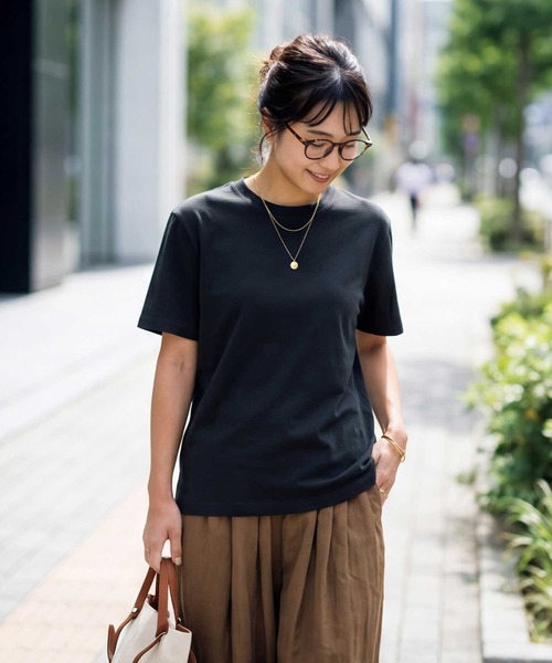 STYLE DELI（スタイルデリ）の「薄手スムースクルーネックTシャツ（Tシャツ/カットソー・レディース・イエロー/ブラック/ピンク/ホワイト・FREE）」の2枚目の写真