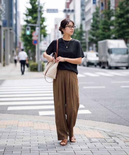 STYLE DELI（スタイルデリ）の「薄手スムースクルーネックTシャツ（Tシャツ/カットソー・レディース・イエロー/ブラック/ピンク/ホワイト・FREE）」の5枚目の写真