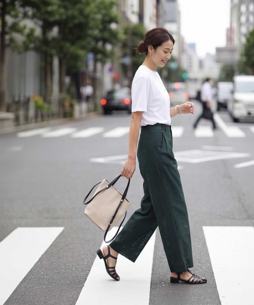 STYLE DELI（スタイルデリ）の「薄手スムースクルーネックTシャツ（Tシャツ/カットソー・レディース・イエロー/ブラック/ピンク/ホワイト・FREE）」の18枚目の写真