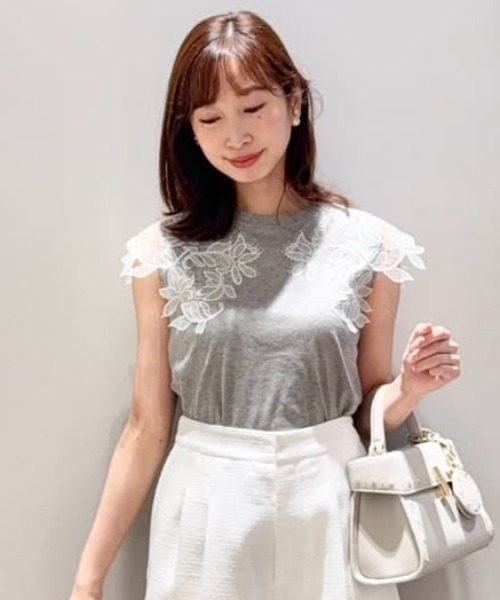 CELFORD(セルフォード)の「【接触冷感】レースショルダーカットソー(Tシャツ/カットソー・レディース・ライトピンク/オフホワイト/グレー・F)」の2枚目の写真