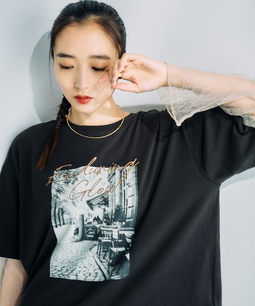 LEPSIM(レプシィム)の「シアーレースレイヤードT 887658(Tシャツ/カットソー・レディース・チャコールグレー/オフホワイト/ライトブルー/ブラック・FREE)」の3枚目の写真
