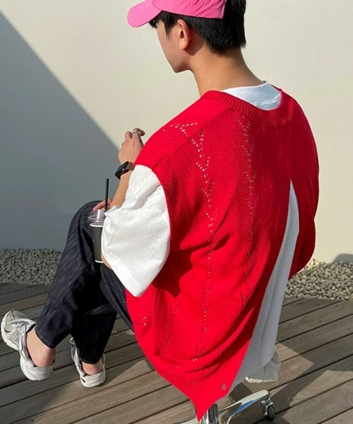 NOWLE（ノウル）の「【NOWLE】バックボタン スリットアレンジ 透かし編み ニットベスト / ルーズシルエット Vネック ジレ（ベスト・メンズ・ブラック/レッド・FREE）」の11枚目の写真