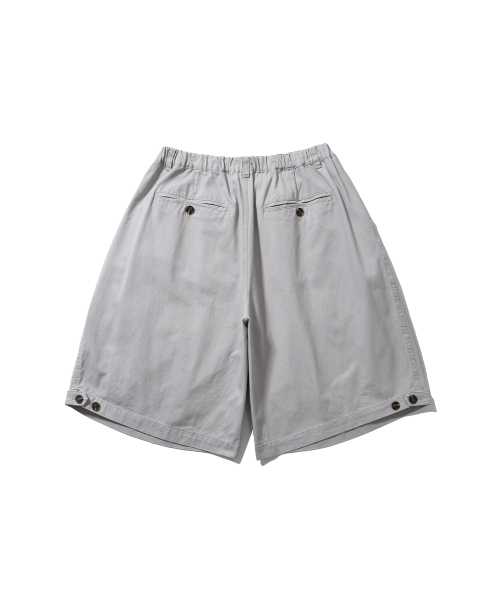 ANGLAN(アングラン)の「Cross Pleated Chino Half Pants - Light Grey(その他パンツ・メンズ・その他・ONE SIZE)」の2枚目の写真