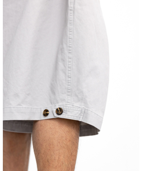 ANGLAN(アングラン)の「Cross Pleated Chino Half Pants - Light Grey(その他パンツ・メンズ・その他・ONE SIZE)」の9枚目の写真