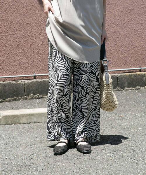 ITEMS URBANRESEARCH(アイテムズ アーバンリサーチ)の「ガライージーパンツ(その他パンツ・レディース・ブラック/ブラウン・FREE)」の4枚目の写真