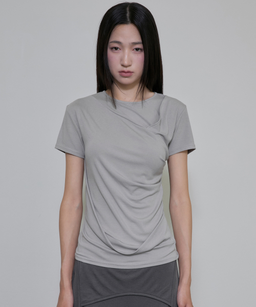 FLAREUP（フレアアップ）の「Asymmetrical Draped T-Shirt (FL-147_Gray)（Tシャツ/カットソー・レディース・ライトグレー・OS）」の4枚目の写真