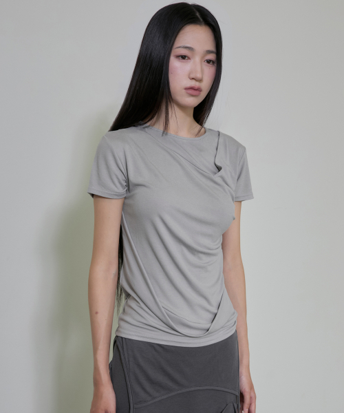 FLAREUP（フレアアップ）の「Asymmetrical Draped T-Shirt (FL-147_Gray)（Tシャツ/カットソー・レディース・ライトグレー・OS）」の5枚目の写真