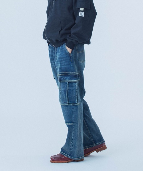 XLARGE(エクストララージ)の「STRETCH DENIM CARGO PANTS(デニムパンツ・メンズ・インディゴブルー/ブラック・32inch/34inch/30inch)」の2枚目の写真