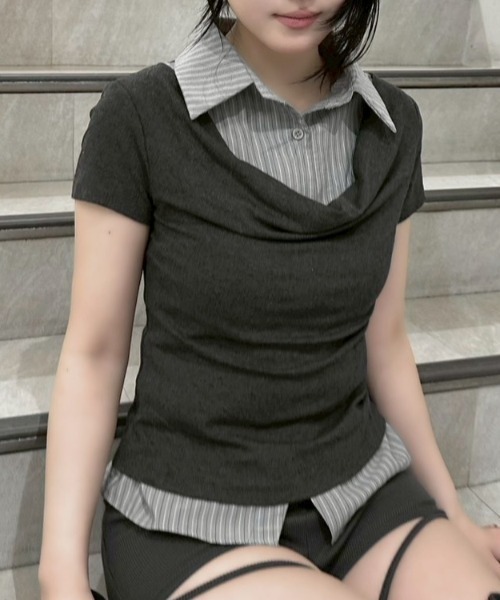 Never mind the XU / Chikashitsu+（ネバーマインド ザ エックスユー / チカシツプラス）の「【nmtc+】Layered Draped Shirring Shirt Top / 【エヌエムティーシープラス】レイヤードドレープシャーリング半袖シャツトップス（シャツ/ブラウス・レディース・グレー/チャコール・ONE SIZE）」の22枚目の写真