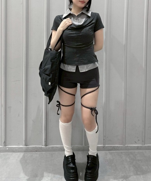 Never mind the XU / Chikashitsu+（ネバーマインド ザ エックスユー / チカシツプラス）の「【nmtc+】Layered Draped Shirring Shirt Top / 【エヌエムティーシープラス】レイヤードドレープシャーリング半袖シャツトップス（シャツ/ブラウス・レディース・グレー/チャコール・ONE SIZE）」の15枚目の写真