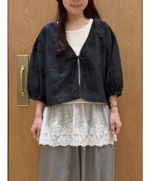 Samansa Mos2(サマンサ モスモス)の「インド3D刺繍ボレロブラウス(シャツ/ブラウス・レディース・ネイビー/キナリ/オフホワイト/ブラック・F)」の3枚目の写真