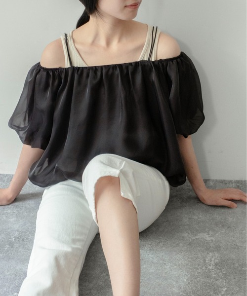 on:nue（オンニュ）の「【on:nue】[2枚セット/着用動画あり！]  シアーボリュームオフショルブラウス（シャツ/ブラウス・レディース・ホワイト/ブラック・FREE）」の18枚目の写真