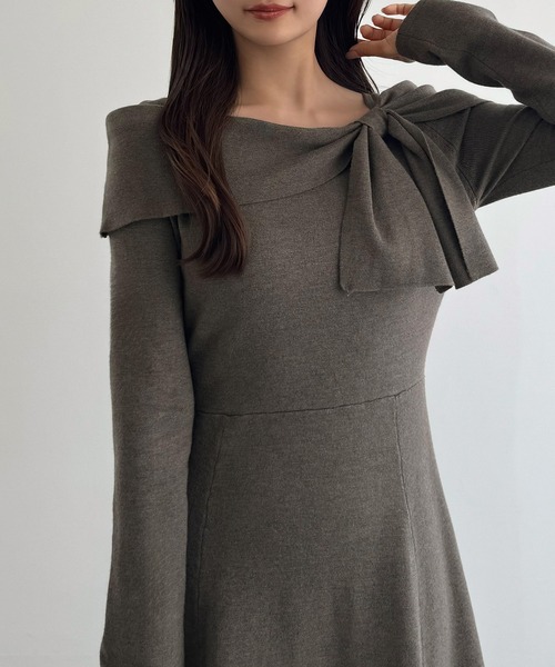 CENEA(セネア)の「オフショル風リボンニットワンピース(ワンピース・レディース・ボルドー/ネイビー/チャコール/ブラック/モカ・SMALL/LARGE/MEDIUM)」の15枚目の写真