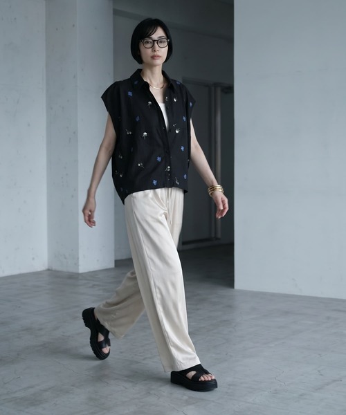 STYLE DELI（スタイルデリ）の「【BLK001】配色刺繍ランタンノースリシャツ（シャツ/ブラウス・レディース・ブラック・FREE）」の2枚目の写真