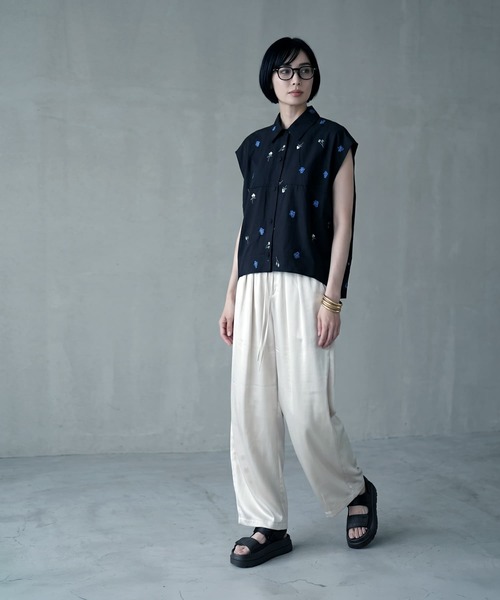 STYLE DELI（スタイルデリ）の「【BLK001】配色刺繍ランタンノースリシャツ（シャツ/ブラウス・レディース・ブラック・FREE）」の3枚目の写真