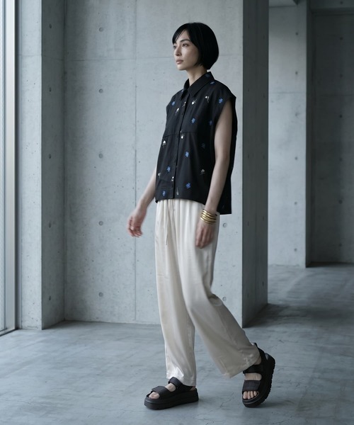 STYLE DELI（スタイルデリ）の「【BLK001】配色刺繍ランタンノースリシャツ（シャツ/ブラウス・レディース・ブラック・FREE）」の7枚目の写真