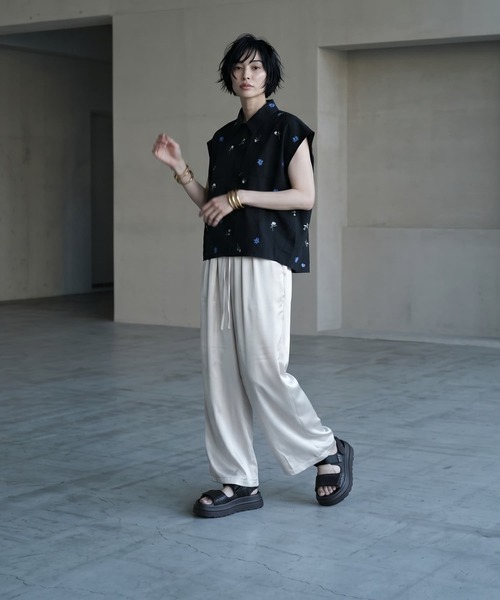 STYLE DELI（スタイルデリ）の「【BLK001】配色刺繍ランタンノースリシャツ（シャツ/ブラウス・レディース・ブラック・FREE）」の8枚目の写真
