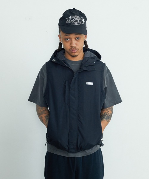 XLARGE(エクストララージ)の「NYLON HOODED VEST(ベスト・メンズ・グレー/ブラック/ブラウン・M/XL/L)」の1枚目の写真