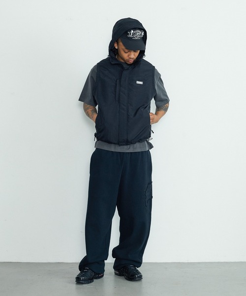 XLARGE(エクストララージ)の「NYLON HOODED VEST(ベスト・メンズ・グレー/ブラック/ブラウン・M/XL/L)」の4枚目の写真