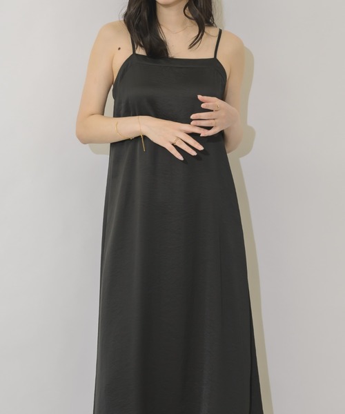 NEUNA（ヌナ）の「【体型カバーが叶うシルエット◎】ワッシャーサテンフレアキャミワンピース（ワンピース・レディース・アイボリー/ブラック/ライトブルー・FREE）」の22枚目の写真