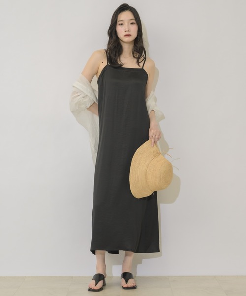 NEUNA（ヌナ）の「【体型カバーが叶うシルエット◎】ワッシャーサテンフレアキャミワンピース（ワンピース・レディース・アイボリー/ブラック/ライトブルー・FREE）」の7枚目の写真