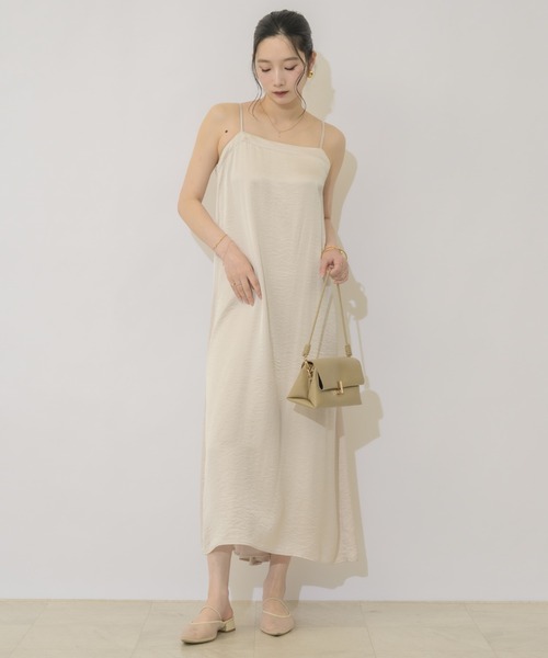 NEUNA（ヌナ）の「【体型カバーが叶うシルエット◎】ワッシャーサテンフレアキャミワンピース（ワンピース・レディース・アイボリー/ブラック/ライトブルー・FREE）」の14枚目の写真
