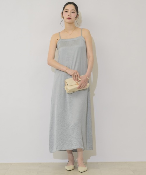 NEUNA（ヌナ）の「【体型カバーが叶うシルエット◎】ワッシャーサテンフレアキャミワンピース（ワンピース・レディース・アイボリー/ブラック/ライトブルー・FREE）」の20枚目の写真