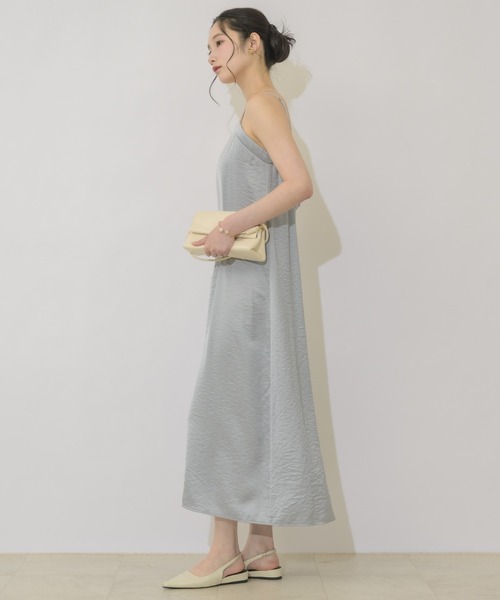 NEUNA（ヌナ）の「【体型カバーが叶うシルエット◎】ワッシャーサテンフレアキャミワンピース（ワンピース・レディース・アイボリー/ブラック/ライトブルー・FREE）」の16枚目の写真