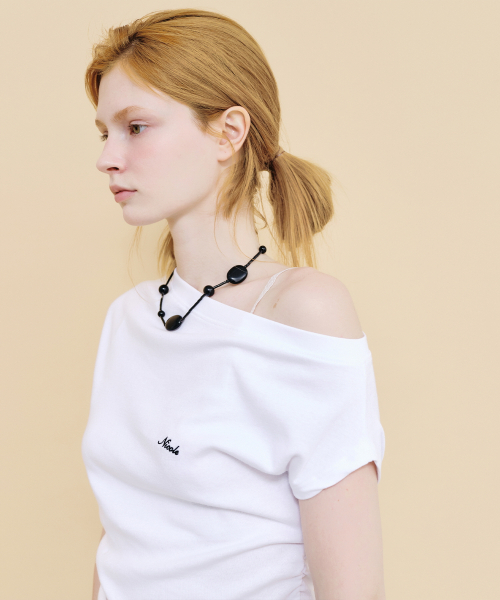NICK&NICOLE(ニックアンドニコール)の「OFF SHOULDER BOAT NECK TOP_IVORY(Tシャツ/カットソー・レディース・その他・FREE)」の2枚目の写真