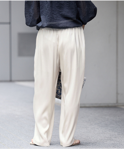 IENA（イエナ）の「《接触冷感/UVカット》サテンワイドイージーパンツ（その他パンツ・レディース・アイボリー/ブラック・38/36）」の15枚目の写真