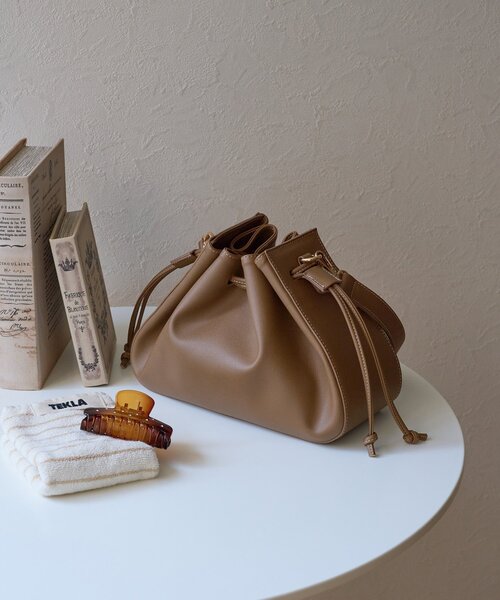 Thevon(ゼボン)の「【Mayu企画】マロンギャザーBAG(トートバッグ・レディース・ブラウン・FREE)」の2枚目の写真
