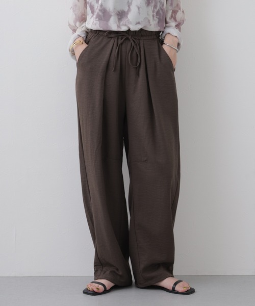 laulea(ラウレア)の「laulea 合繊ピーチツイルバルレレッグ(その他パンツ・レディース・ブラック/ダークブラウン/キナリ/カーキ/モカ/ベージュ・M)」の17枚目の写真