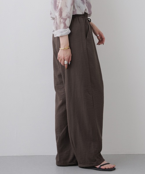 laulea(ラウレア)の「laulea 合繊ピーチツイルバルレレッグ(その他パンツ・レディース・ブラック/ダークブラウン/キナリ/カーキ/モカ/ベージュ・M)」の18枚目の写真