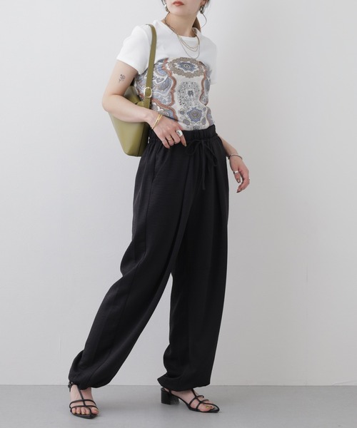 laulea(ラウレア)の「laulea 合繊ピーチツイルバルレレッグ(その他パンツ・レディース・ブラック/ダークブラウン/キナリ/カーキ/モカ/ベージュ・M)」の16枚目の写真