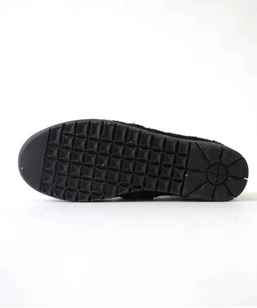 Minnetonka(ミネトンカ)の「MINNETONKA(ミネトンカ) / ダブルストラップボアバレエシューズ 26M07 スリッポン スニーカー(スニーカー・レディース・グレイッシュベージュ/ブラック・7/6/10/9/8)」の8枚目の写真
