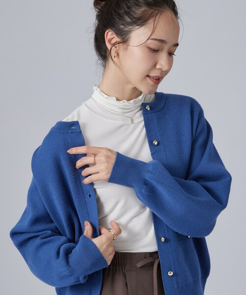 SHOO・LA・RUE(シューラルー)の「【洗濯機可/S-LL】もちもちで心地よい もちここニットカーディガン(カーディガン/ボレロ・レディース・ブルー系その他/ブラック/ボルドー/オフホワイト・02/03)」の3枚目の写真