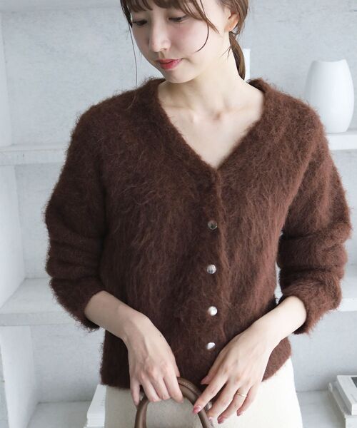 le.coeur blanc(ルクールブラン)の「《WEB限定》ソフトシャギーVネックカーディガン(カーディガン/ボレロ・レディース・アイボリー/ピンク/ブラウン・38)」の10枚目の写真