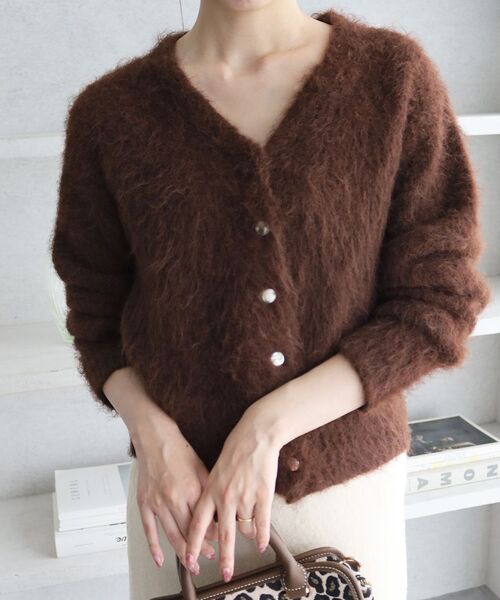 le.coeur blanc(ルクールブラン)の「《WEB限定》ソフトシャギーVネックカーディガン(カーディガン/ボレロ・レディース・アイボリー/ピンク/ブラウン・38)」の11枚目の写真