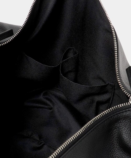 A DAY IN THE LIFE UNITED ARROWS(アデイインザライフユナイテッドアローズ)の「シュリンクレザー ショルダーバッグ<A DAY IN THE LIFE>(ショルダーバッグ・メンズ・ブラック・FREE)」の11枚目の写真