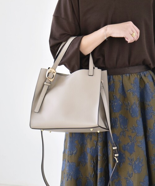 quaranciel(カランシエル)の「ポシェット付き バックル スクエア 2way ショルダー トート バッグ(トートバッグ・レディース・ライトグレー/カーキ/ブラック・ONE SIZE)」の7枚目の写真