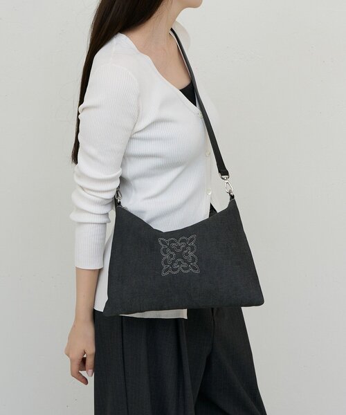 russet(ラシット)の「《WEB限定》デニム2WAYショルダーバッグ(ショルダーバッグ・レディース・ブラック/インディゴブルー・FREE)」の4枚目の写真