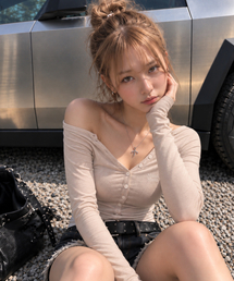 オフショルダー ヘンリー 長袖Tシャツ [ベージュ]
