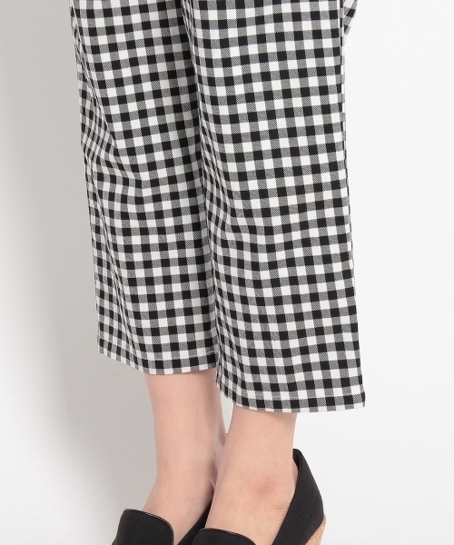 THE EMPORIUM（ジエンポリアム）の「ギンガムチェックテーパードパンツ（その他パンツ・レディース・ブルー/ブラック/ブルー系1・38/40）」の6枚目の写真