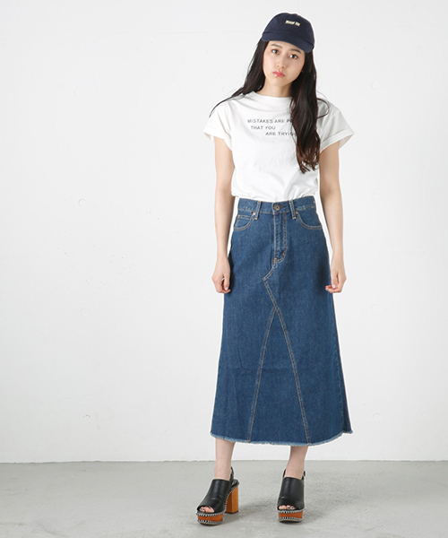 MOUSSY(マウジー)の「REMAKE DENIM LONG SK(デニムスカート・レディース・ライトブルー/ブルー・2/0/1)」の2枚目の写真