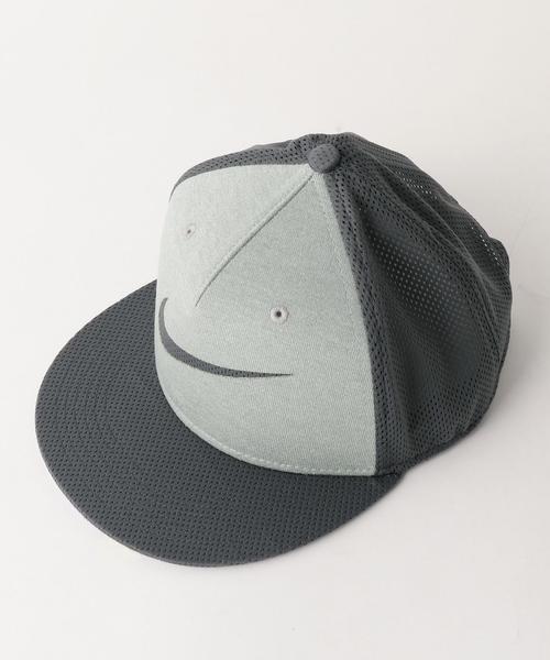 NIKE（ナイキ）の「【NIKE(ナイキ)】スウィッシュスナップキャップ（キャップ・キッズ・ブラック/ダークグレー・FREE）」の2枚目の写真