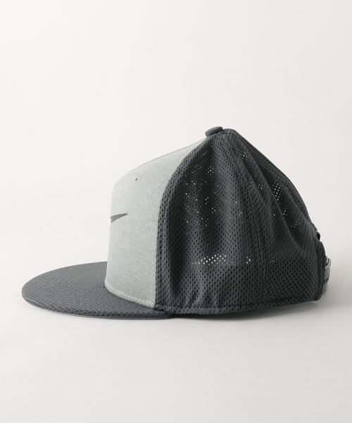NIKE（ナイキ）の「【NIKE(ナイキ)】スウィッシュスナップキャップ（キャップ・キッズ・ブラック/ダークグレー・FREE）」の3枚目の写真