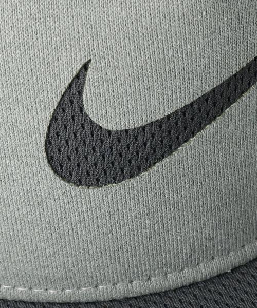 NIKE（ナイキ）の「【NIKE(ナイキ)】スウィッシュスナップキャップ（キャップ・キッズ・ブラック/ダークグレー・FREE）」の5枚目の写真
