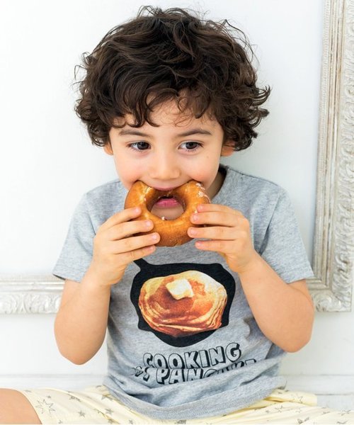 BREEZE(ブリーズ)の「ネット限定4色2柄たべものTシャツ(Tシャツ/カットソー・キッズ・グレー/サックスブルー/ピンク/イエロー・100/110/120/130/140/80/90/95)」の2枚目の写真